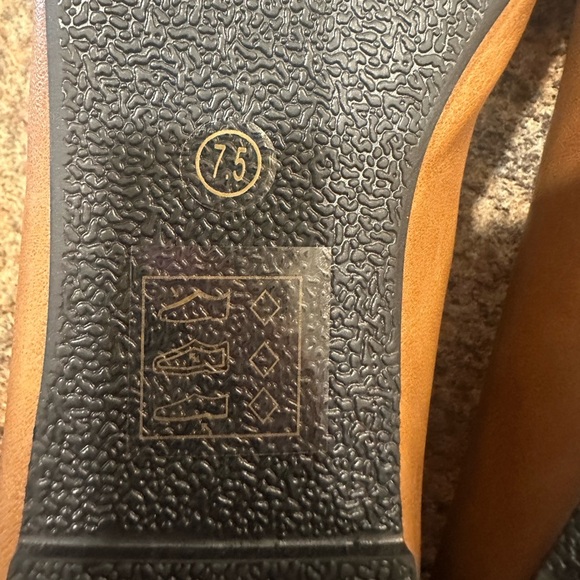 Beast Fashion Pointed Toe Flat Shoes Camel Slip On Buckle Detail Womens Size 7.5 - Picture 8 of 11